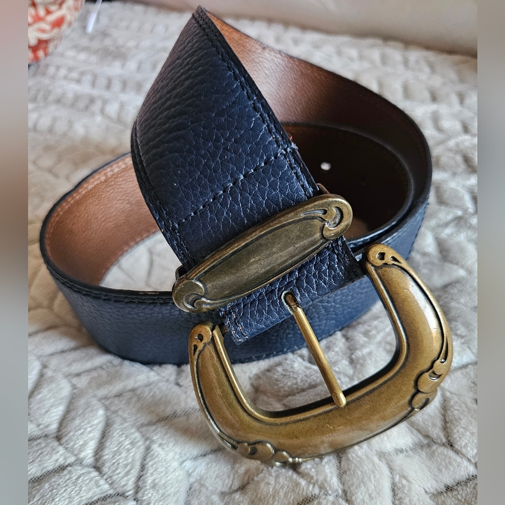Liz Claiborne Navy Blue Genuine Leather Belt Gold Tone Statement Buckle S/M